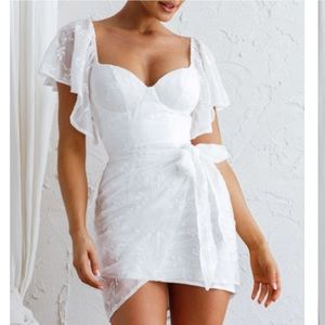 🔴Selfie Leslie APHRODITE MOLDED BUST ANGEL SLEEVE WRAP DRESS EMBROIDERED WHITE